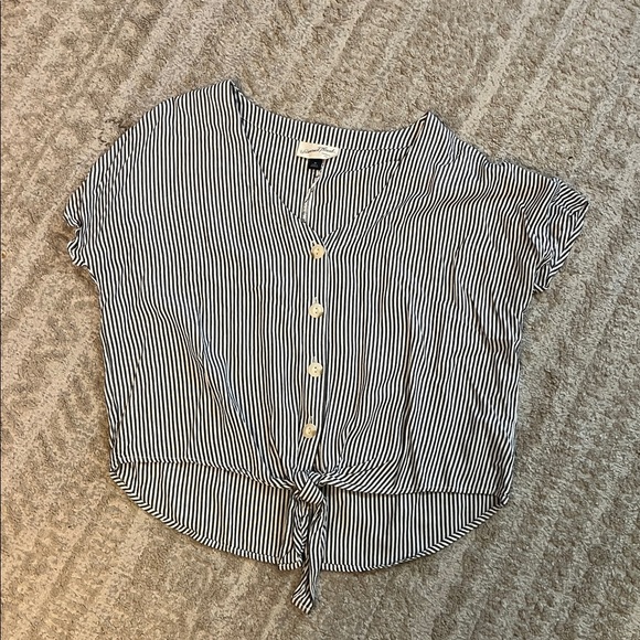 Universal Thread Tops - Universal Thread Striped Blue & White Tie-Front Button Short Sleeve Shirt Medium